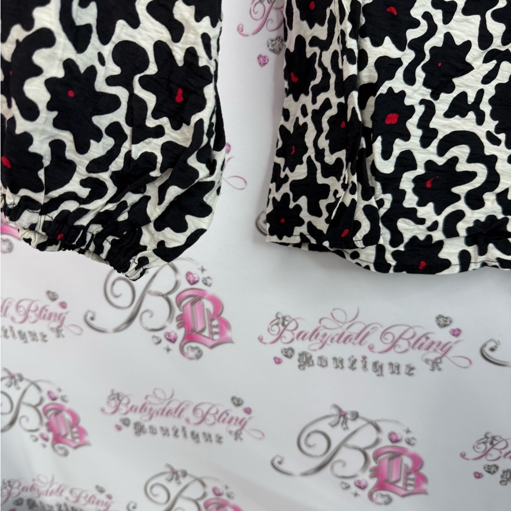 Northern Reflections long sleeve abstract, floral Black and White Floral Blouse - Picture 5 of 13